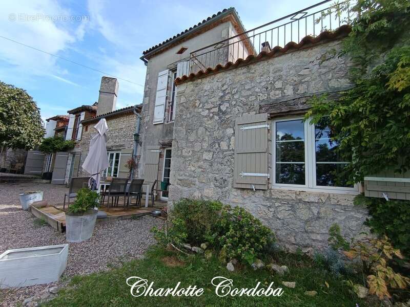 Maison à AIGUILLON