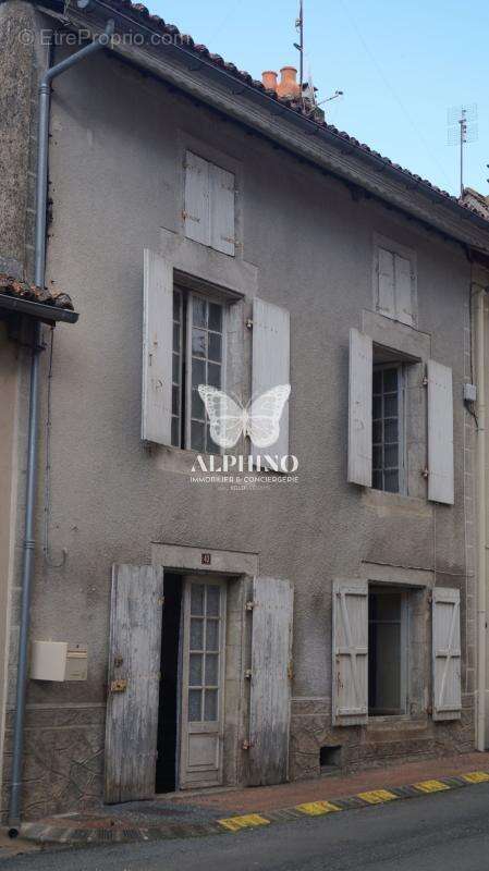 Maison à BUSSIERE-BADIL