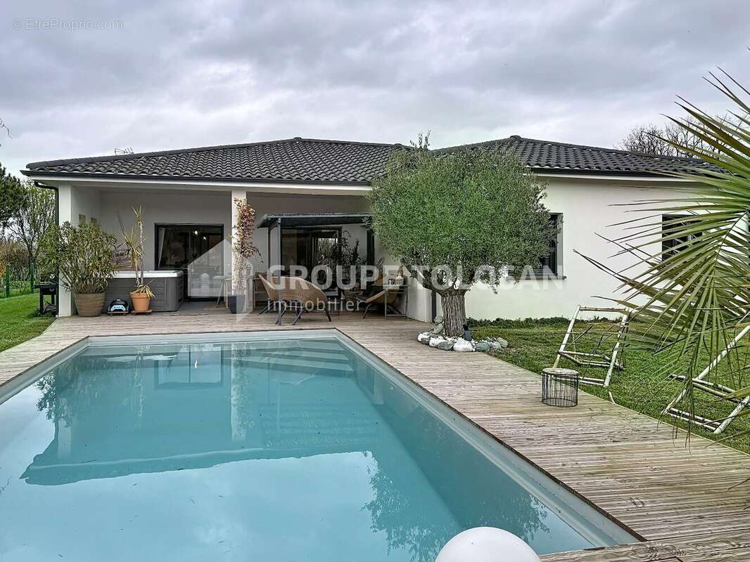 Maison à SAINT-ETIENNE-DE-TULMONT