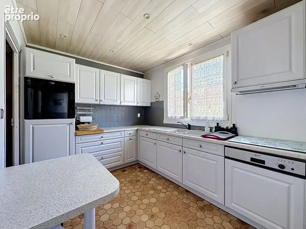 Pavillon independant - 118m² - 4 chambres - sous sol total - double garage - 60250 bury - photo 2
