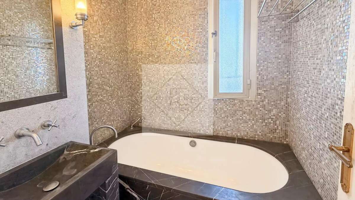 Appartement à MANDELIEU-LA-NAPOULE