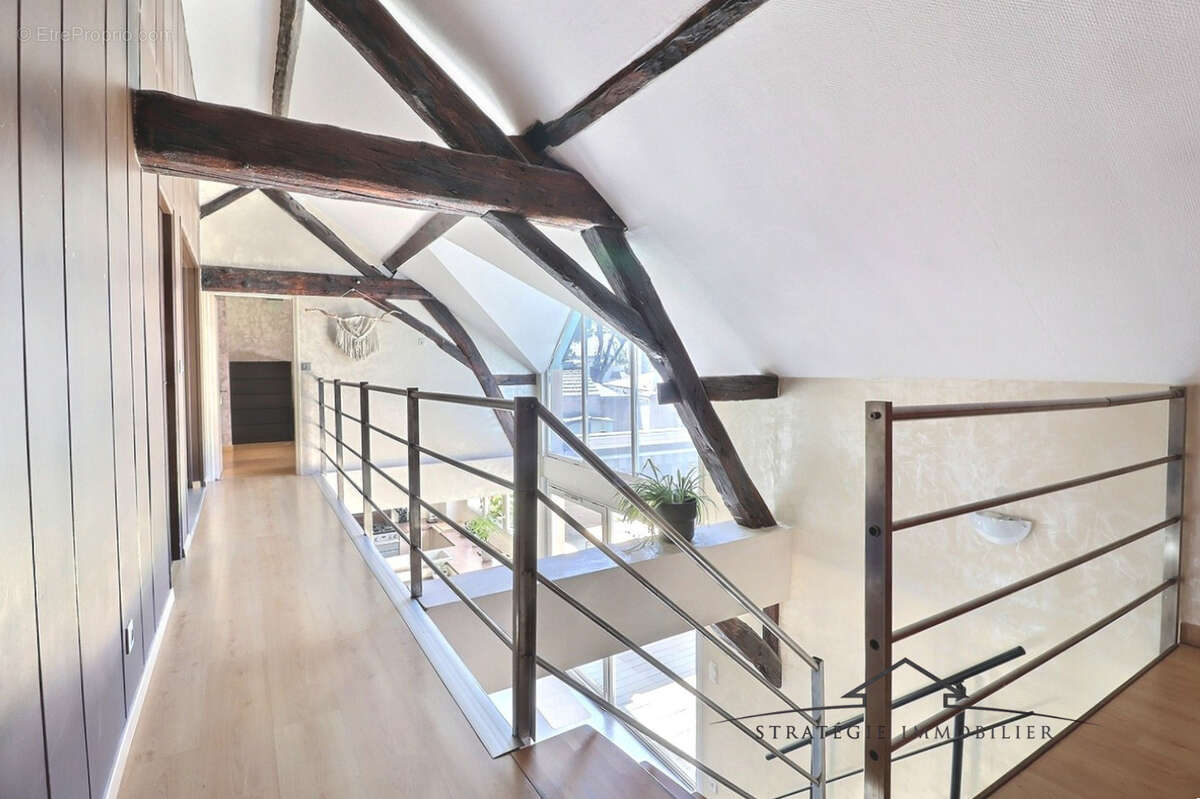 Loft 136 m² avec garage, terrasse et jardinet - photo 2