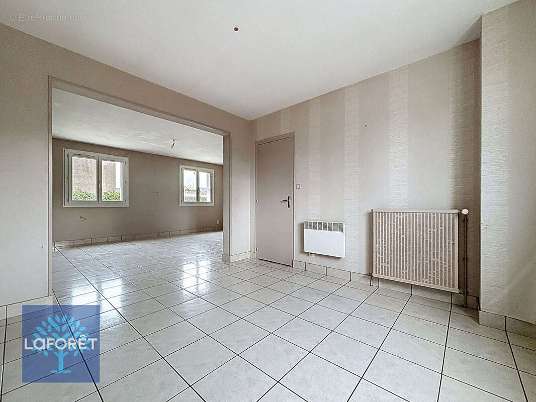 Maison à LA BAZOUGE-DU-DESERT