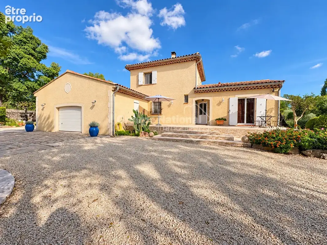 Salon-de-Provence (Bel-Air) : Propriété sur 5000 m² avec piscine - photo 15