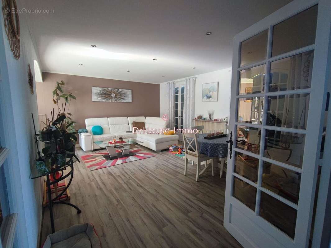 Maison à ROULLET-SAINT-ESTEPHE