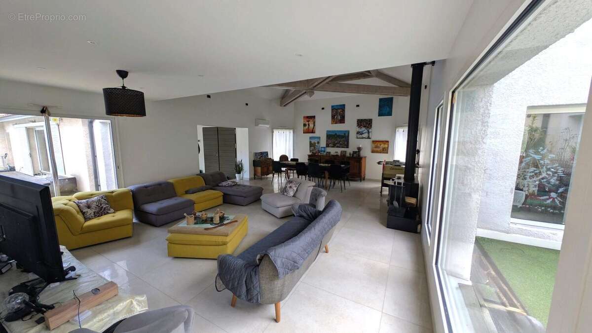 Maison 301 m² à Guzargues  - photo 6