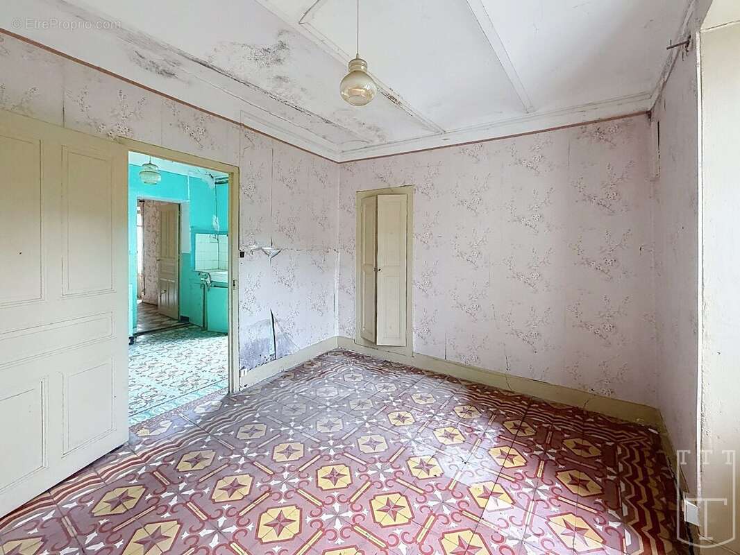 Maison en pierre A RENOVER avec possibilité de créer plusieurs logements. - photo 13
