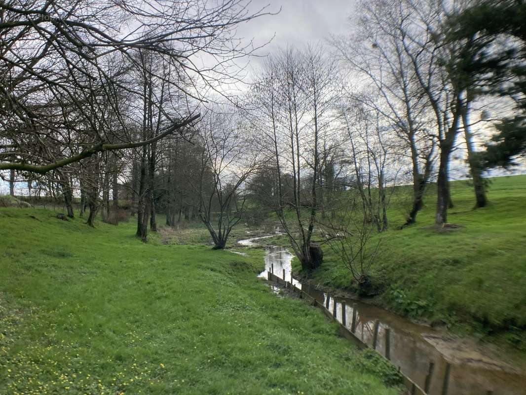 Terrain à FORGES-LA-FORET