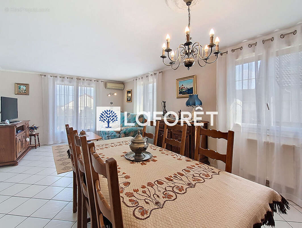 Maison à ROZAY-EN-BRIE