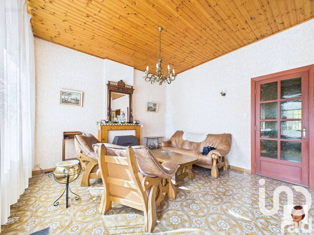 Photo 1 - Maison à QUIEVRECHAIN