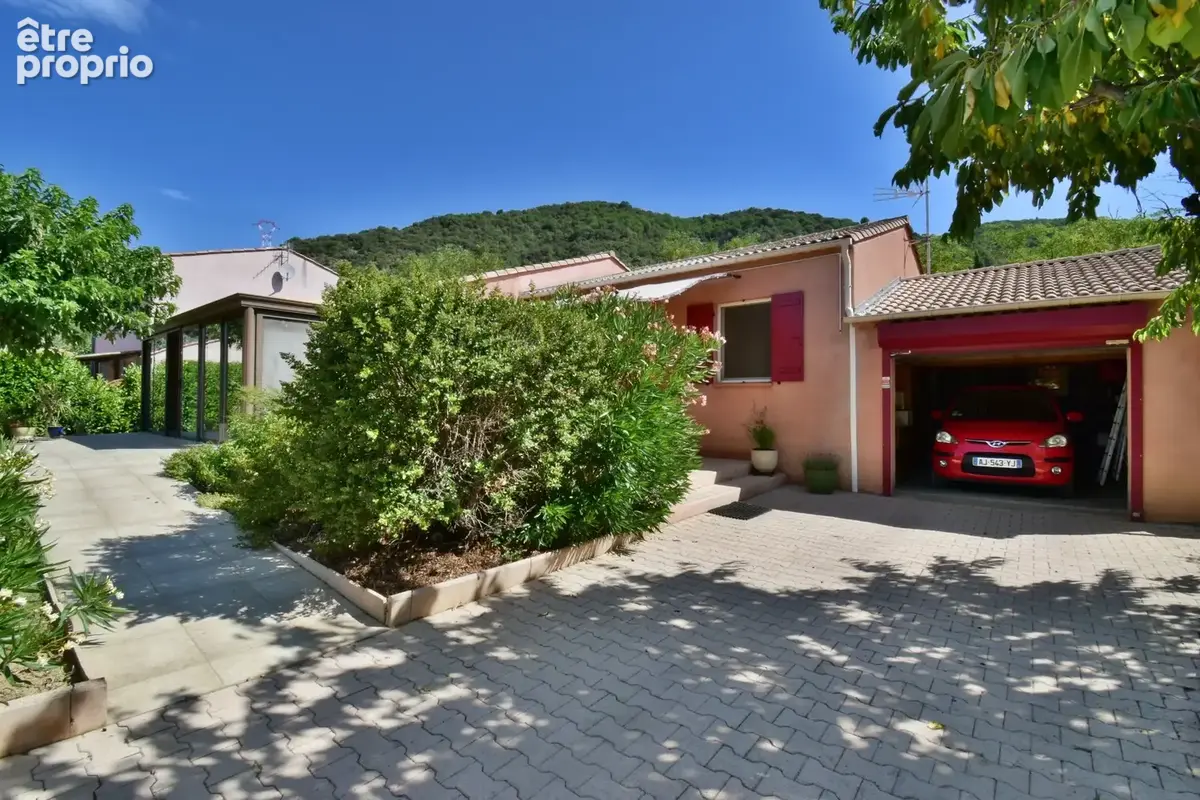 CARREFOUR BLÉONE-DURANCE – Villa traditionnelle de plain-pied en parfait état avec véranda, jardin et garage - photo 16