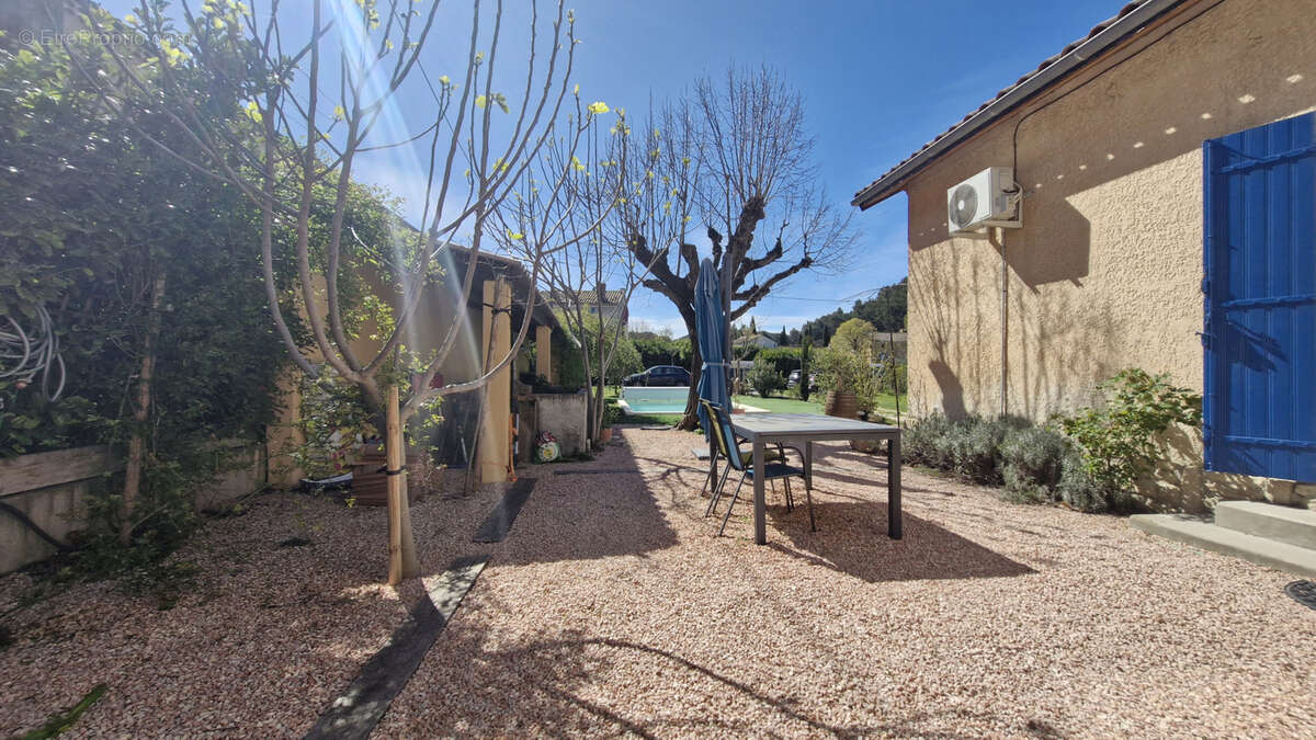 Maison à PERNES-LES-FONTAINES