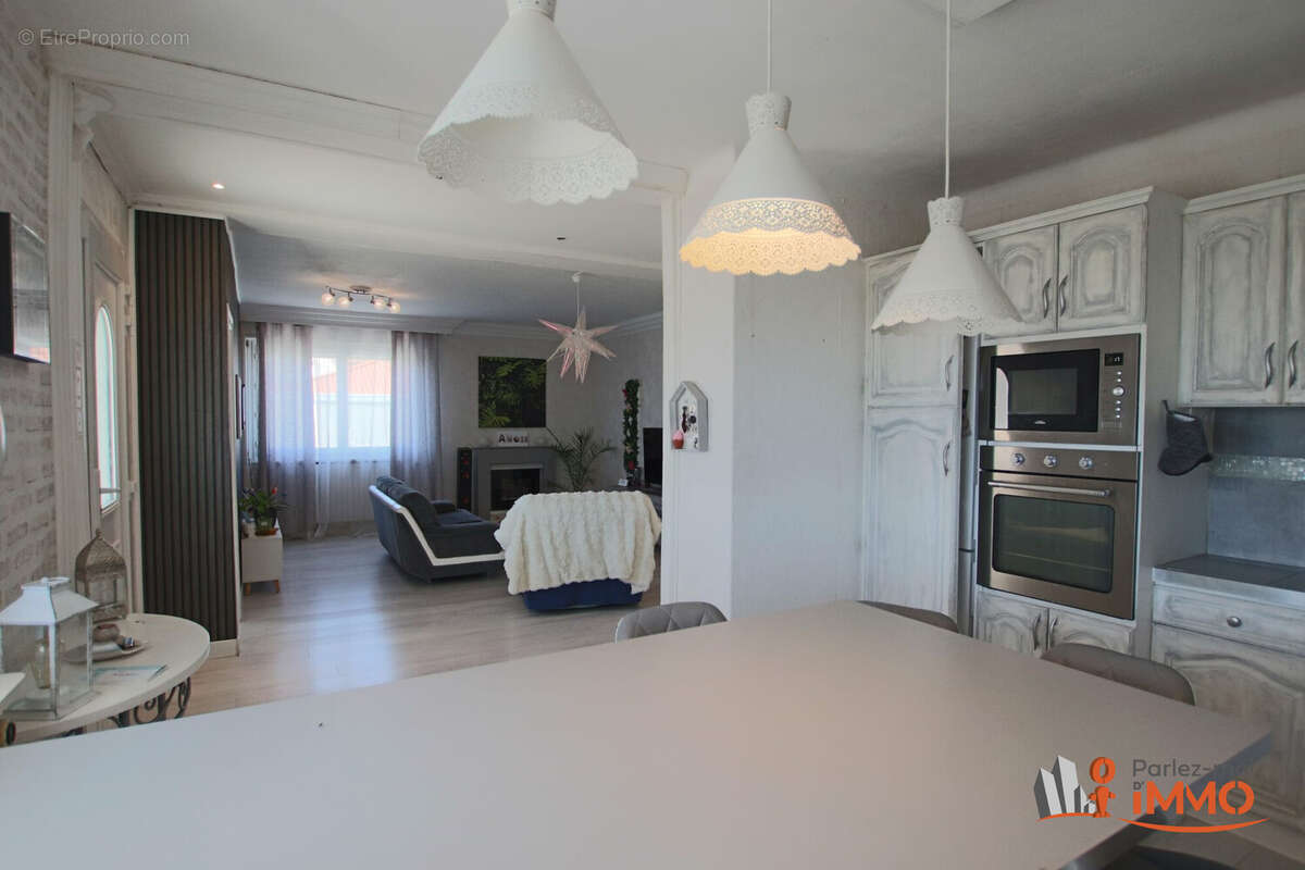 Maison 220 m² à Saint-Georges-Haute-Ville  - photo 5