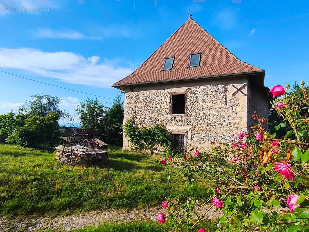 Appartement à SAINT-JEAN-D'AVELANNE