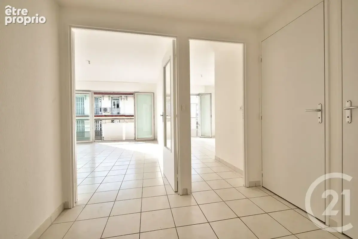 Appartement 2 pièces 51 m² à vendre à Antibes (06600) - photo 2