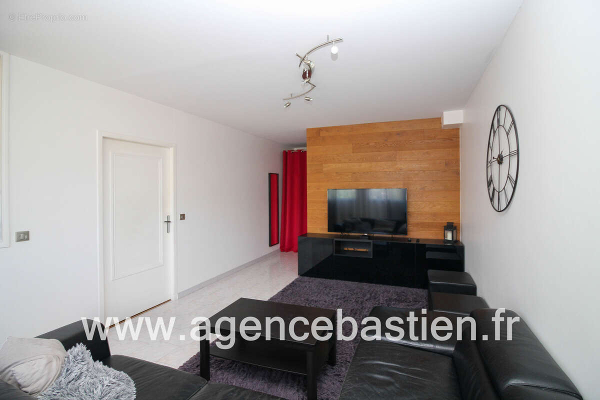 Appartement à VERSONNEX