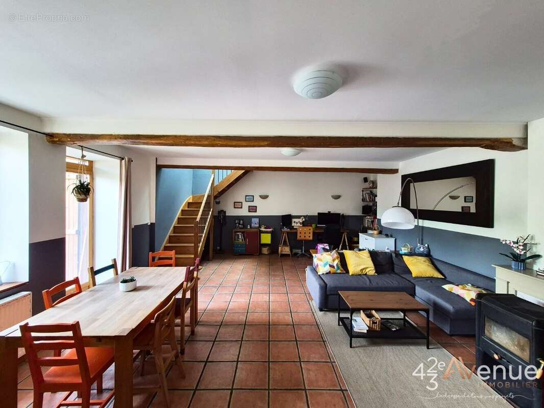 4 - Maison à CELLIEU