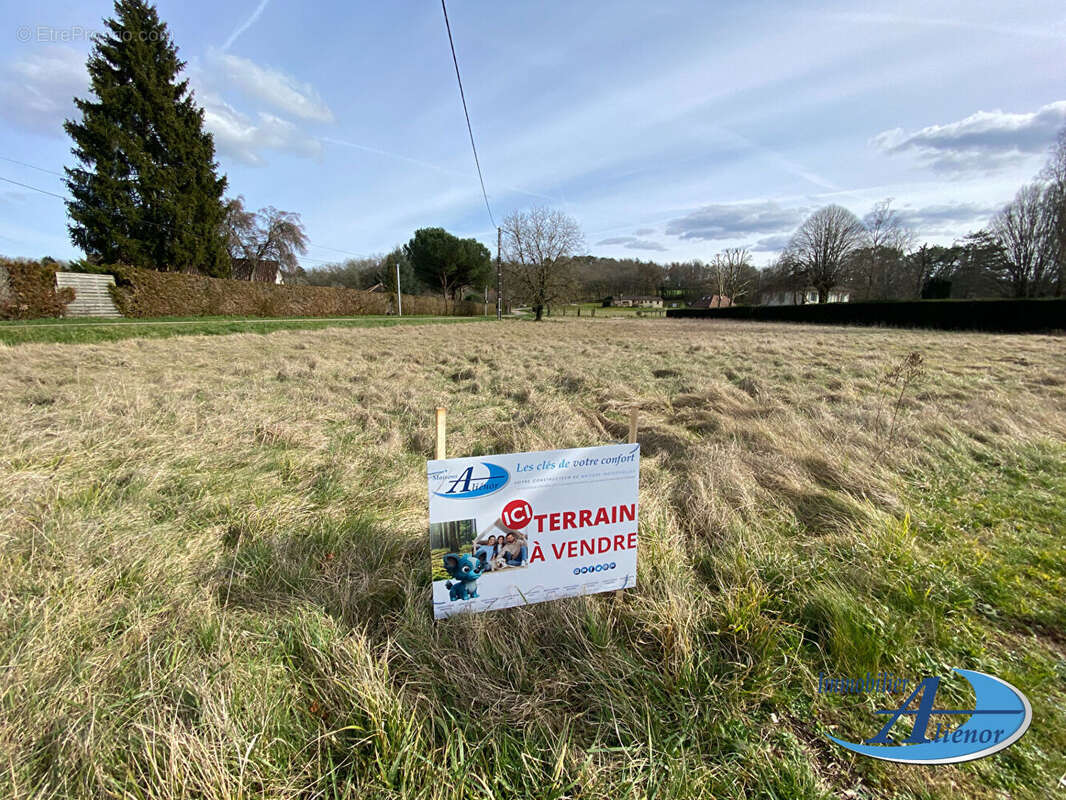Terrain avec double accès à St Front la Rivière 24300 (Dordogne) - photo 3