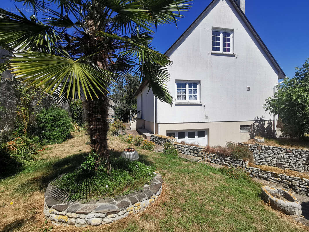 Maison familiale avec jardin et sous-sol complet - photo 3