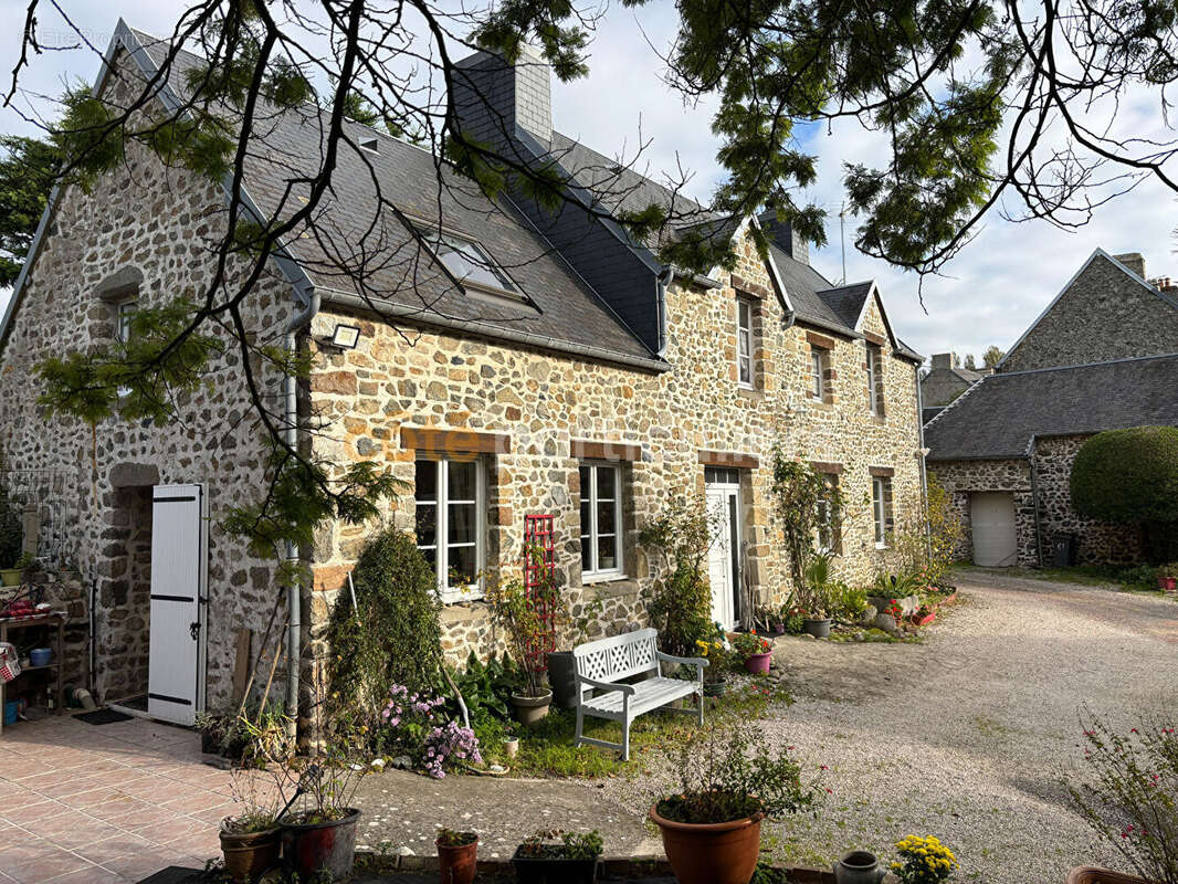 Maison à AGON-COUTAINVILLE