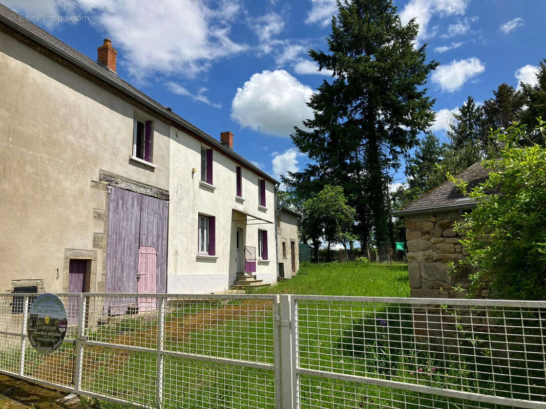 Maison à SAINT-MARCEL-EN-MARCILLAT