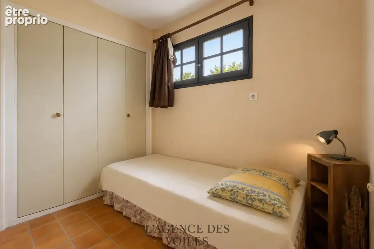 Maison individuelle T5/T6 sur sous-sol avec jardin, terrasses, et piscine - photo 14