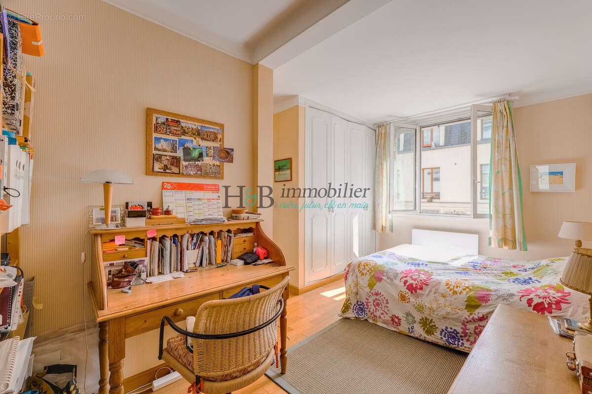 Appartement à PARIS-14E