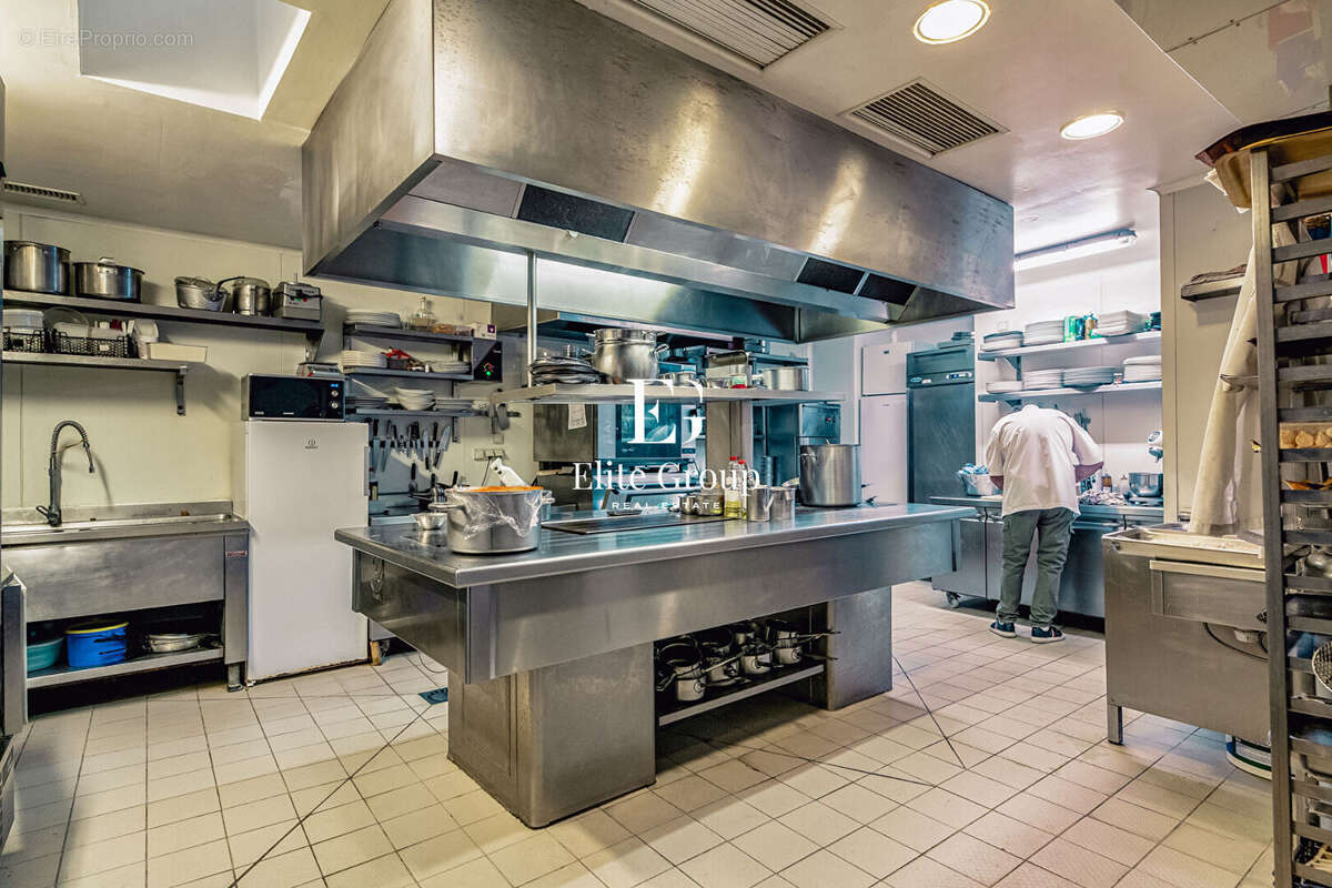 Commerce à SARLAT-LA-CANEDA