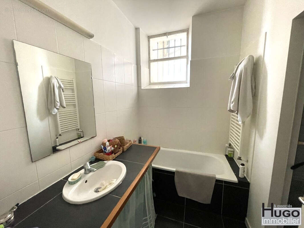 Bordeaux- proche du lycee montaigne et de la victoire- appartement t3 lumineux vendu libre ! - photo 7