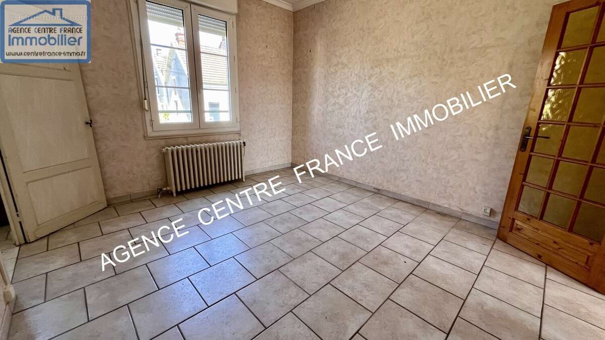 BOURGES sud. Maison indépendante de 5 pièces avec jardin - photo 3