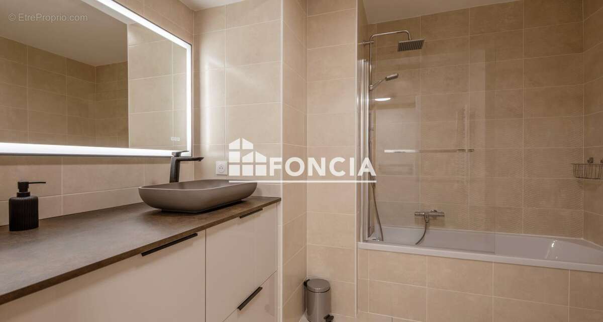 Appartement à COGOLIN