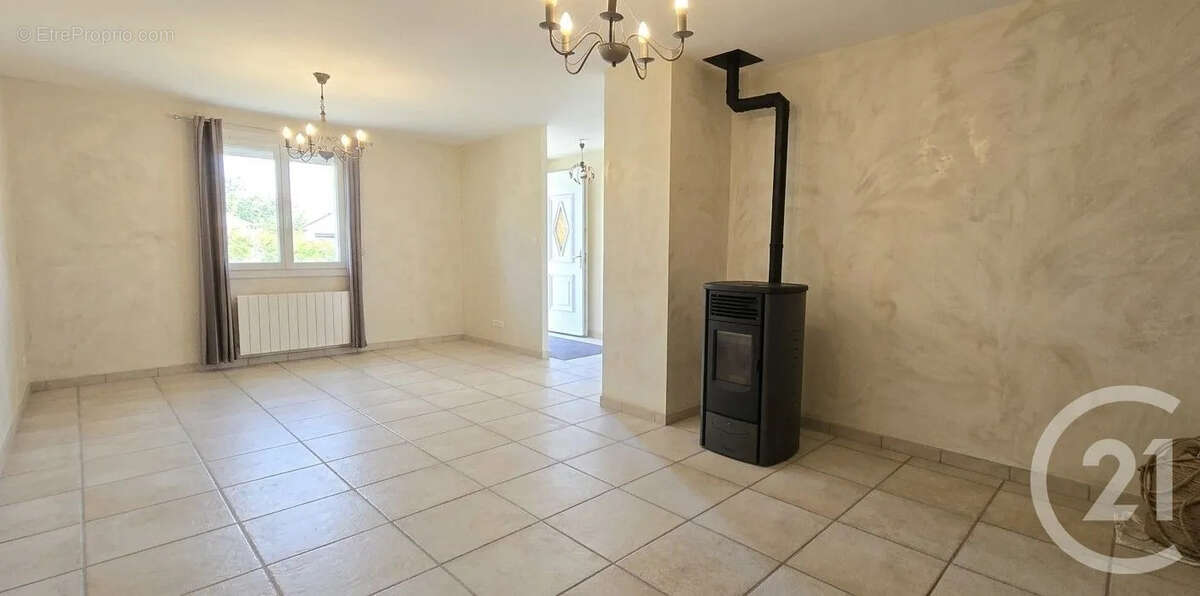 Maison à MONTCHANIN