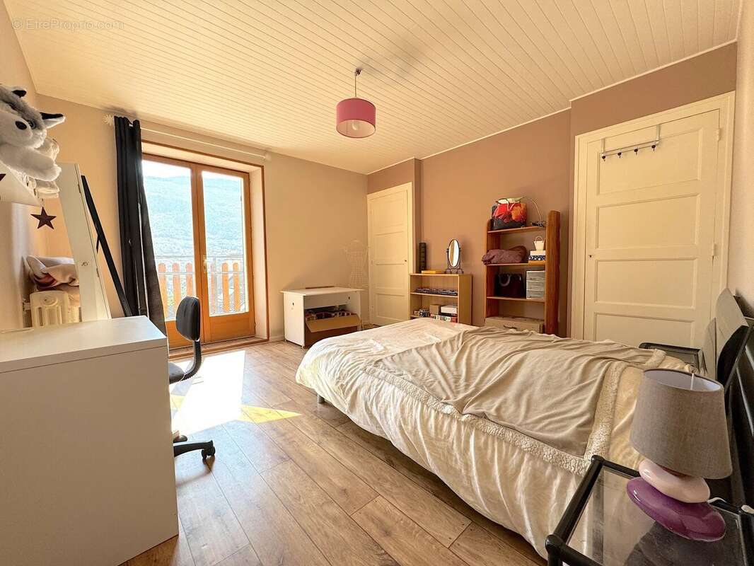 Maison à SAINT-JULIEN-MONT-DENIS