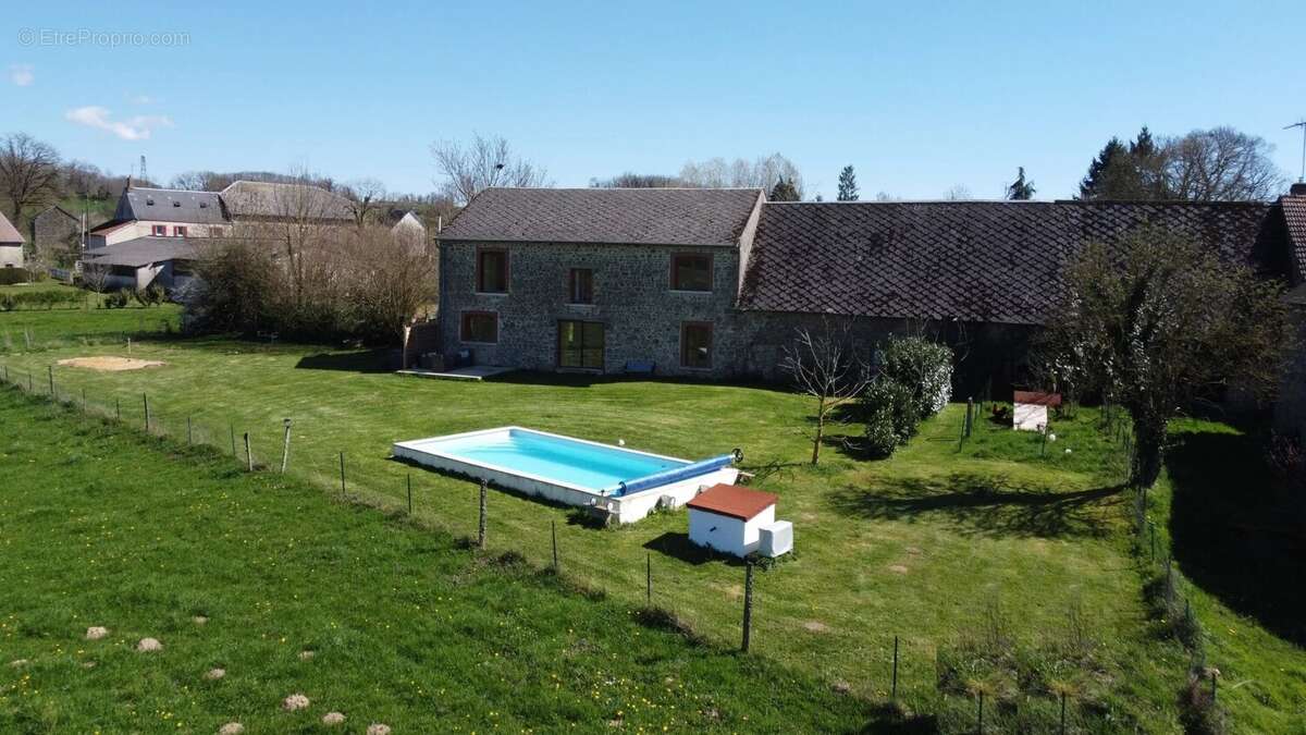 Maison à SAINT-PRIEST-LA-PLAINE