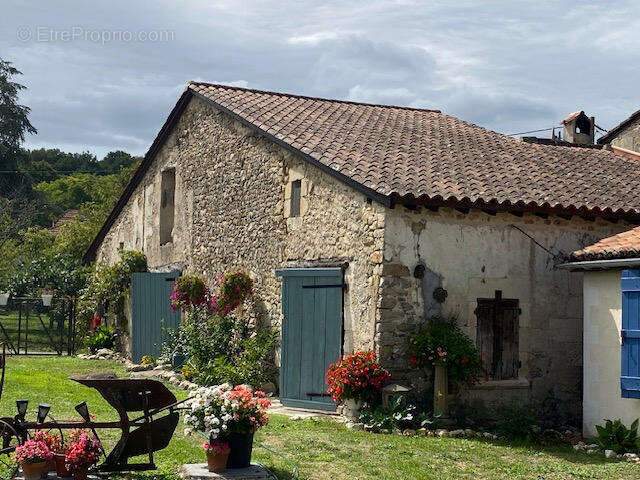 GRANGE - Maison à CHENAUD