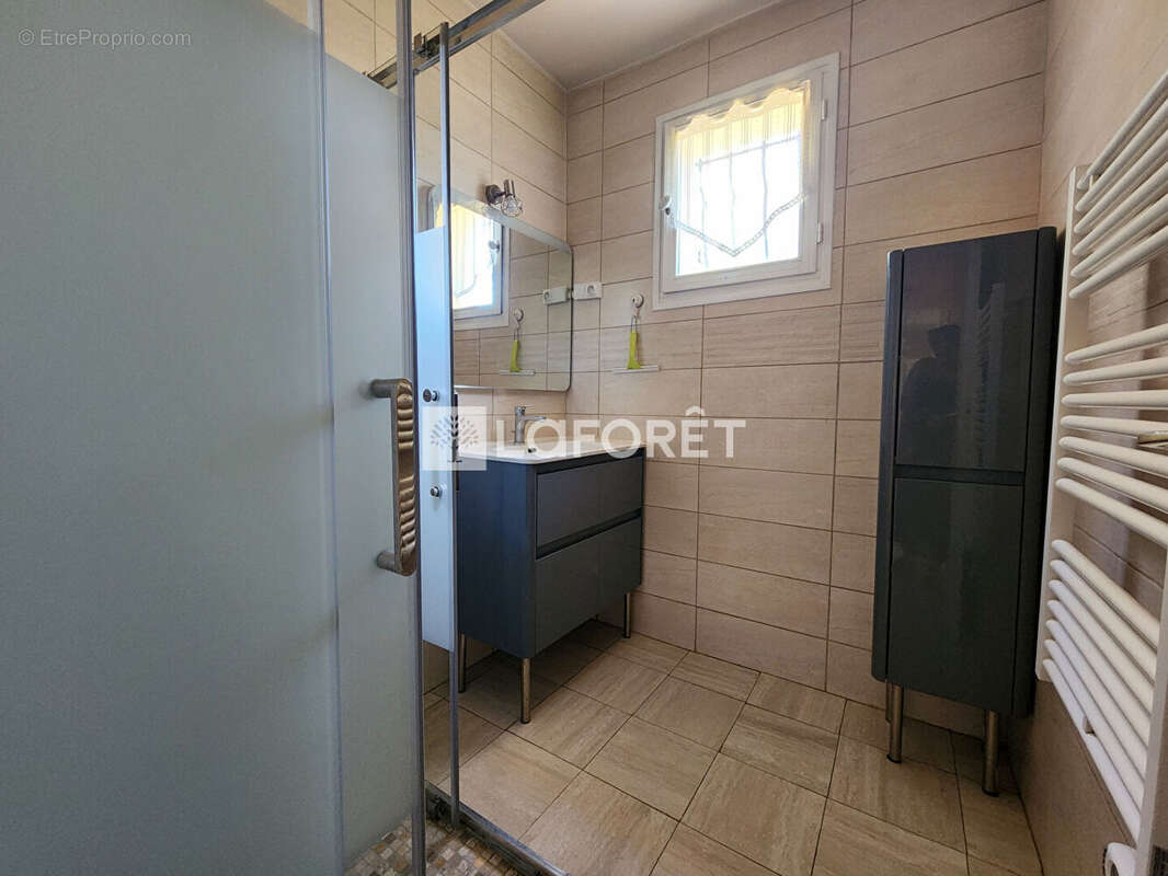 Maison familiale 6 chambres 160 m2 avec jardin - Thuit Anger - photo 12