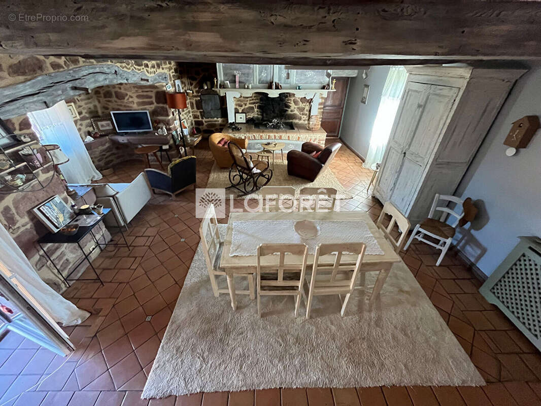 Maison à SAINT-CHRISTOPHE-VALLON