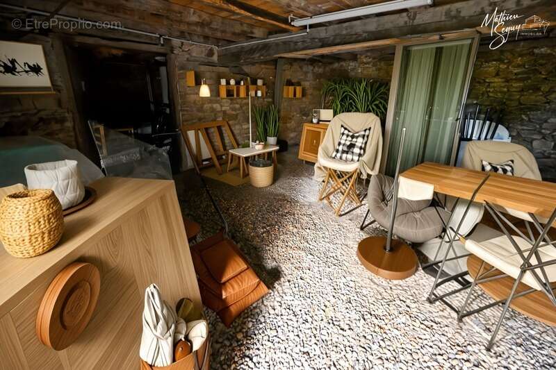 Maison à MONTROMANT