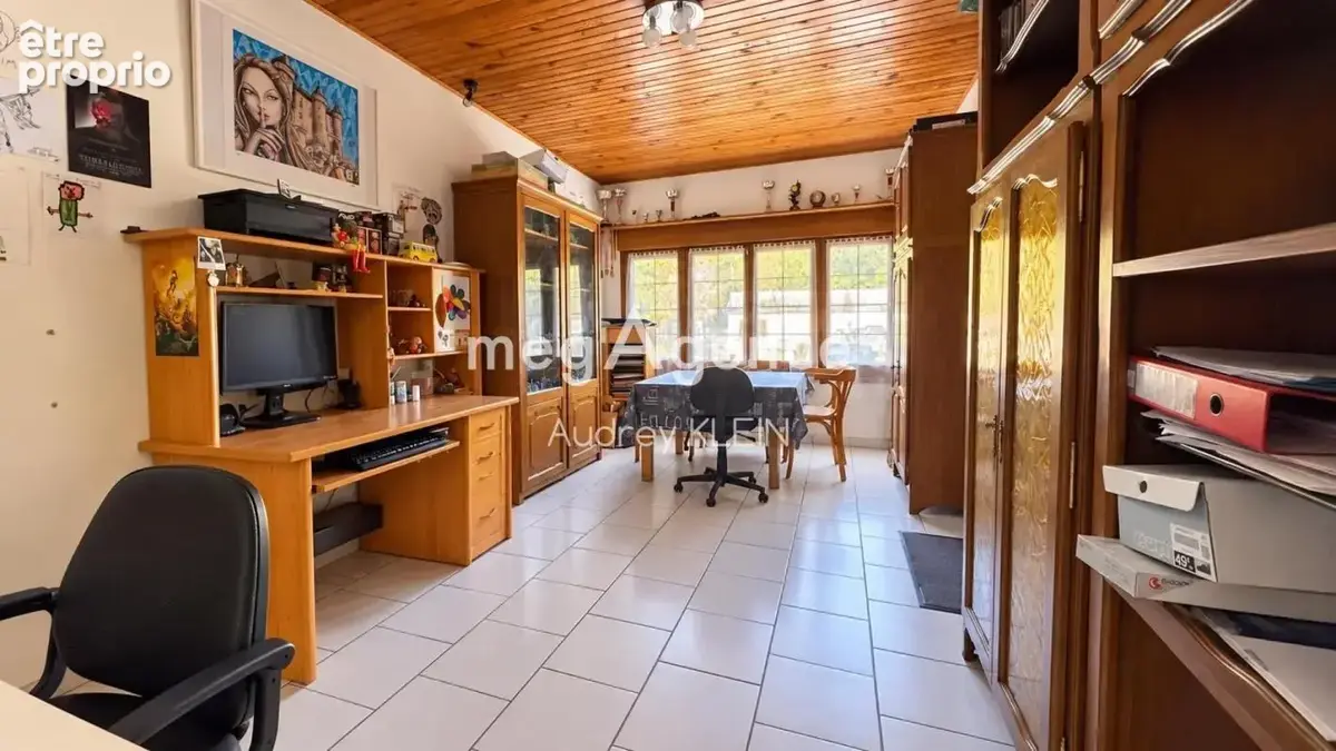 Maison familiale de 216 m² avec 5 chambres, véranda chauffée et terrain clos de 2 478 m² - photo 8
