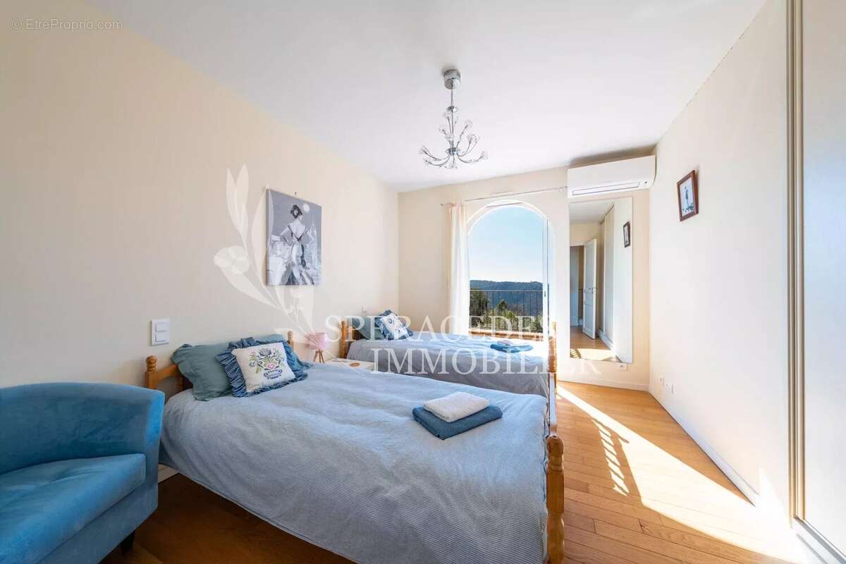 Maison à TOURRETTES-SUR-LOUP