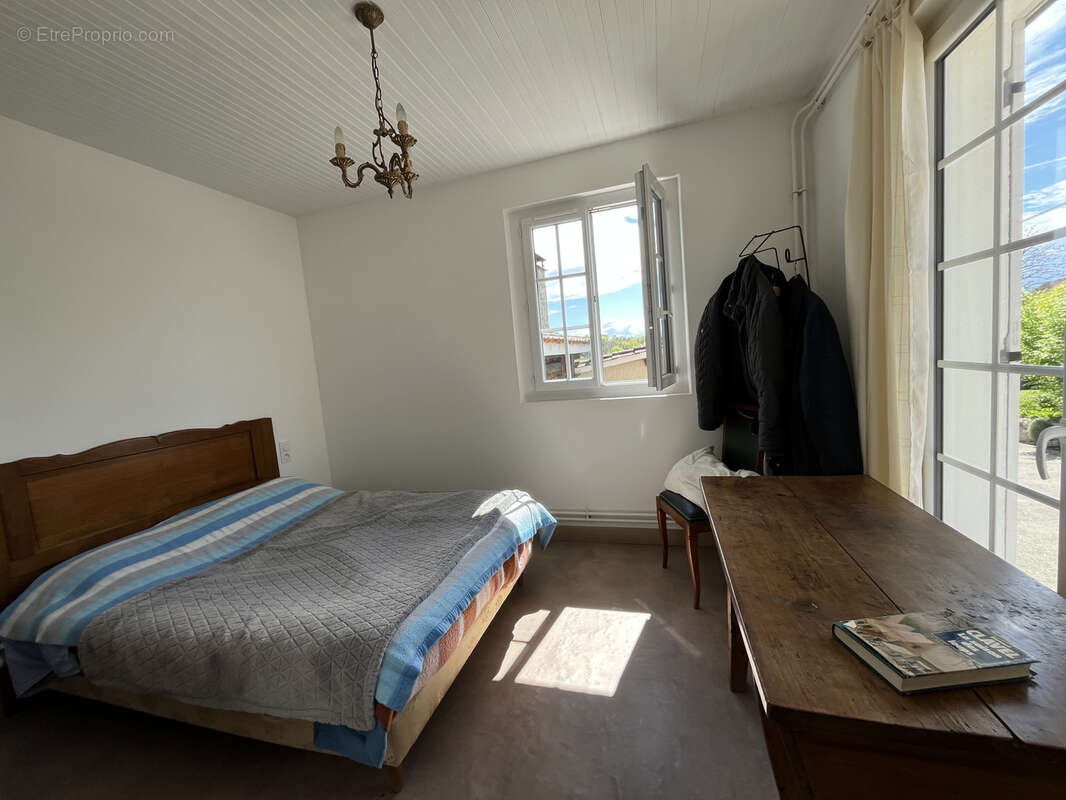 Maison à MONTAGNAC-LA-CREMPSE