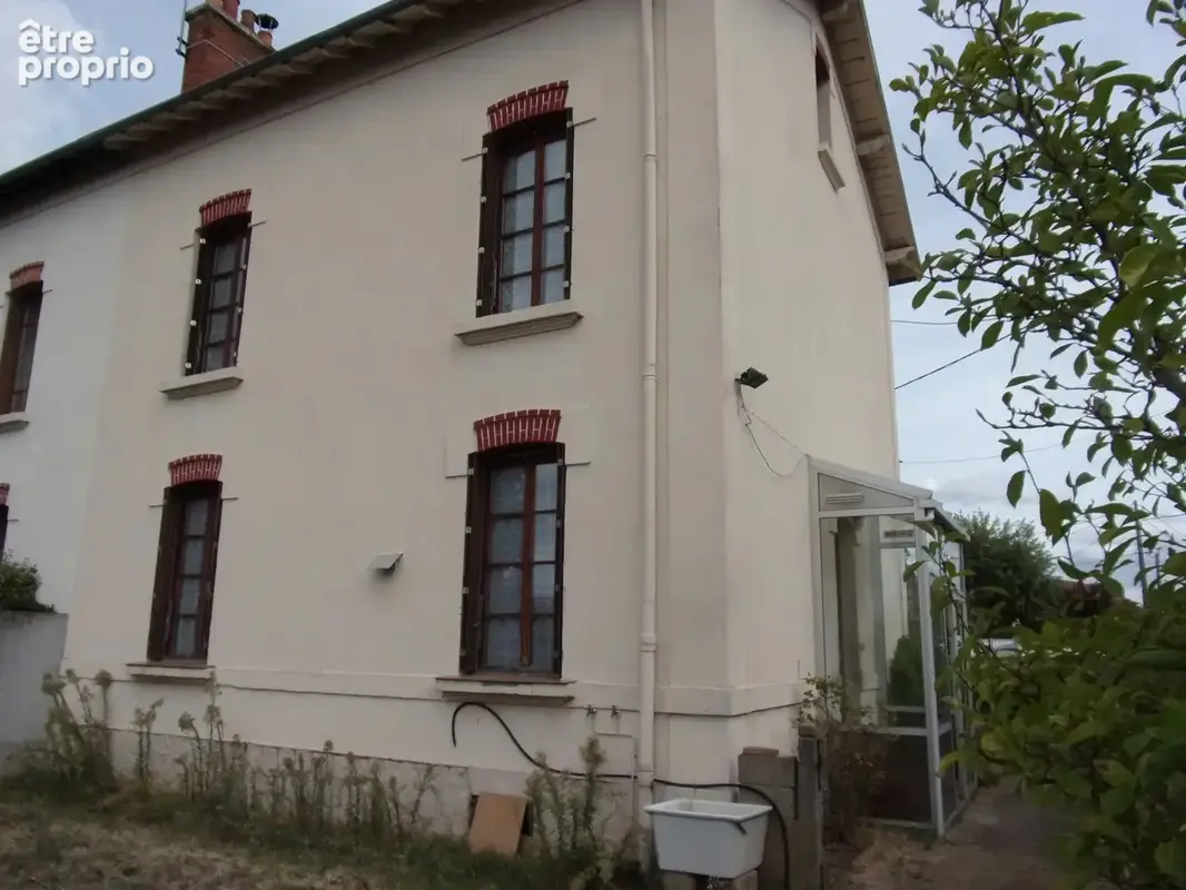 Yzeure, sur 731 m² Maison d'env. 110 m² habitables, à rénover - photo 2