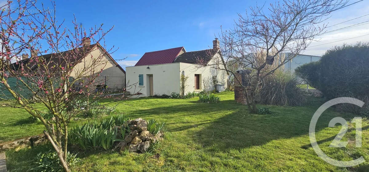 Maison à MONTHARVILLE