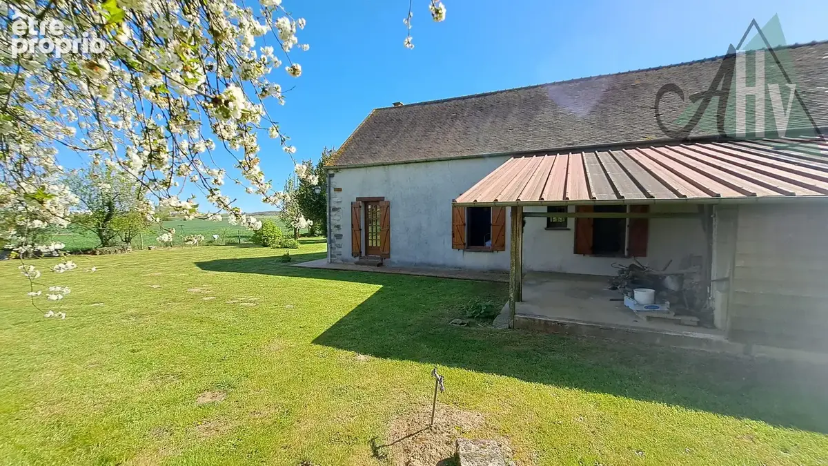 Saint Valérien - Maison ancienne avec deux chambres, grandes dépendances et terrain de 3840 m2 - photo 3