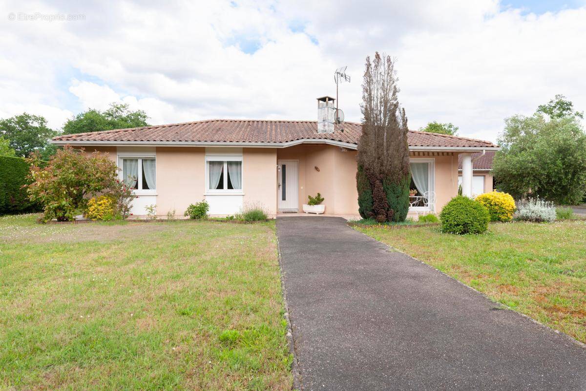 Maison à SAINT-PIERRE-DU-MONT