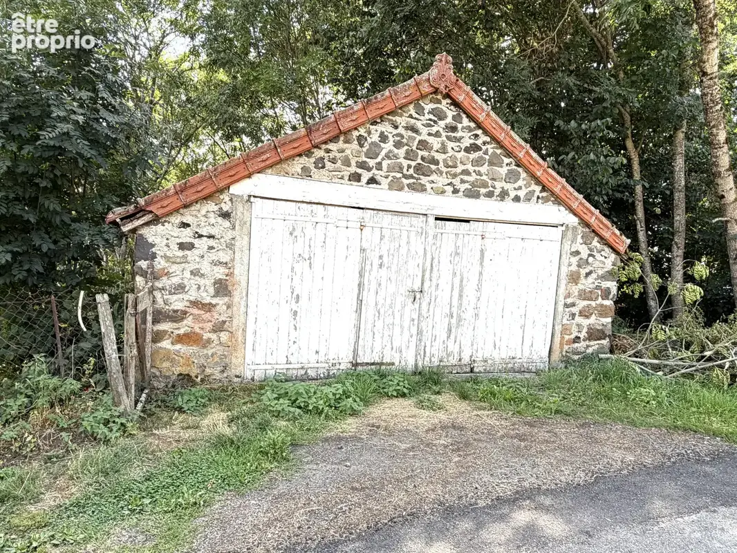 Saint-Saturnin   Jolie maison avec garages, grange et écurie sur des terrains de 1 623 m2 - photo 11