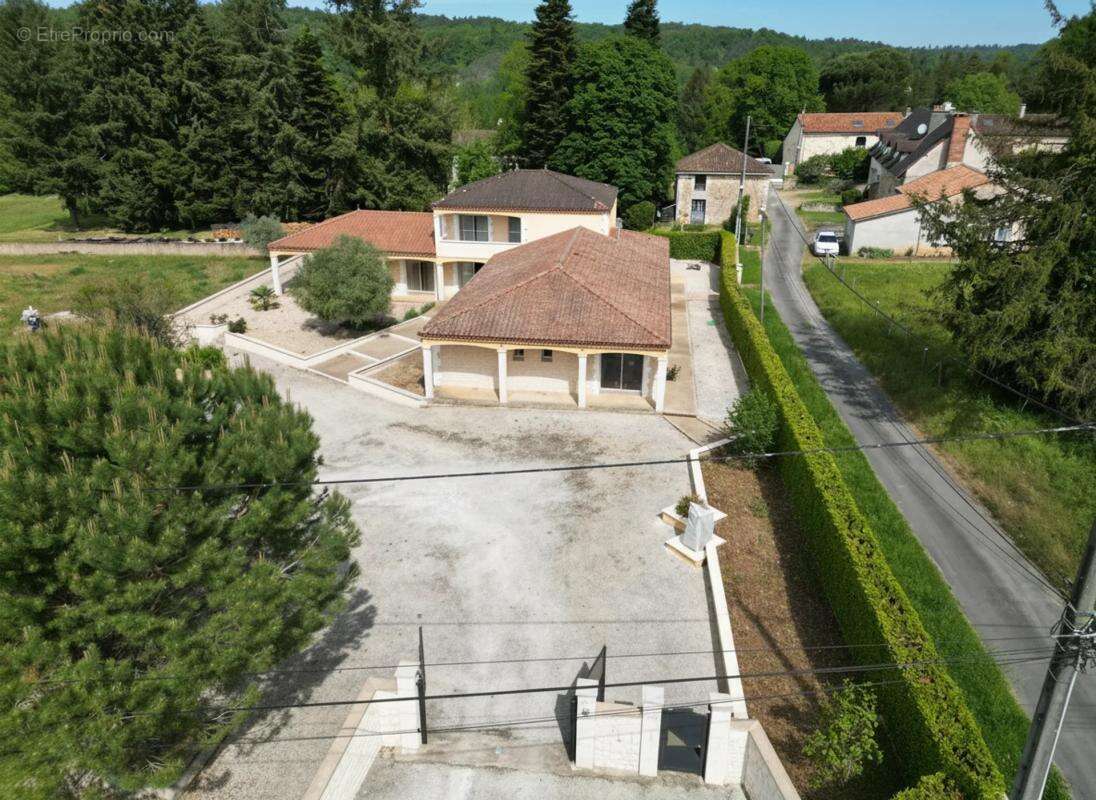 Maison à SAINT-PIERRE-DE-COLE