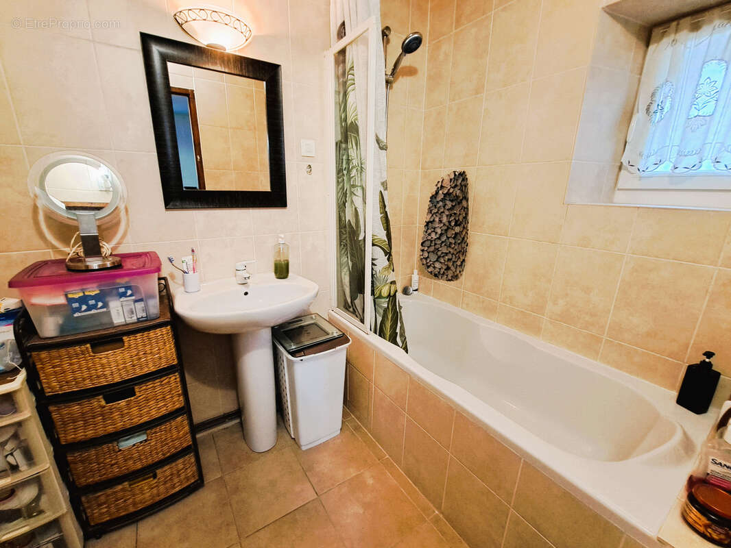 Maison à THORIGNY-SUR-OREUSE