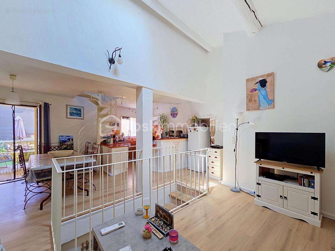 Maison de village avec terrasse et garage au coeur de Meynes - photo 5