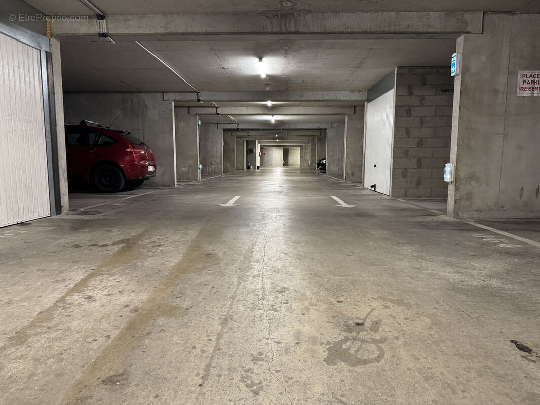Parking à MARSEILLE-10E